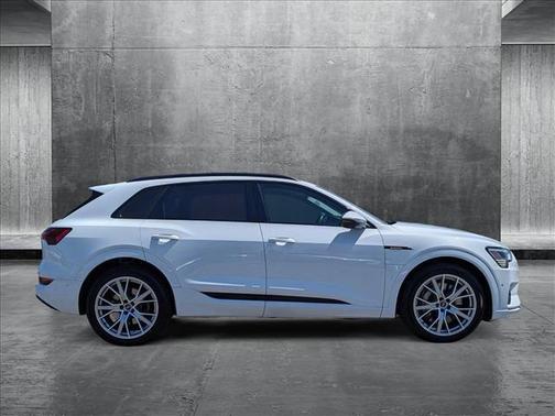 2021 Audi e-tron Prestige