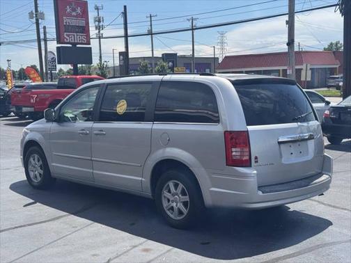 2010 Chrysler Town & Country Touring