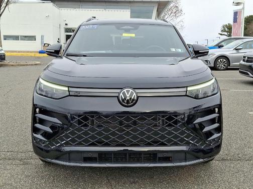 2025 Volkswagen Tiguan 2.0T SE R-Line Black