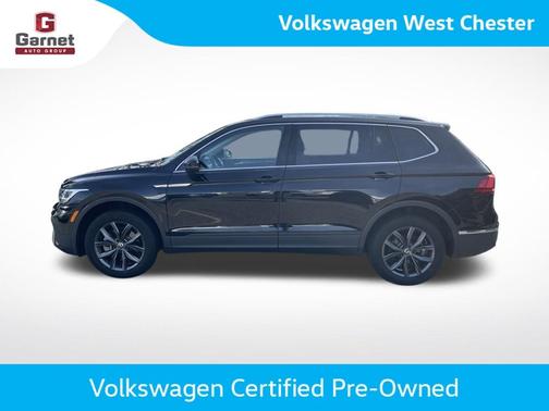Deep Black Pearl Effect 2022 Volkswagen Tiguan 2.0T SE