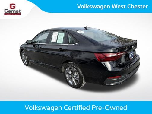 Deep Black Pearl Effect 2024 Volkswagen Jetta 1.5T SE