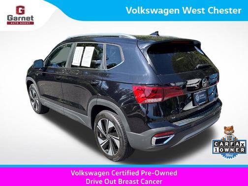 Deep Black Pearl Effect 2024 Volkswagen Taos 1.5T SE