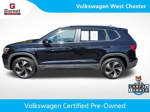 Deep Black Pearl Effect 2024 Volkswagen Taos 1.5T SE
