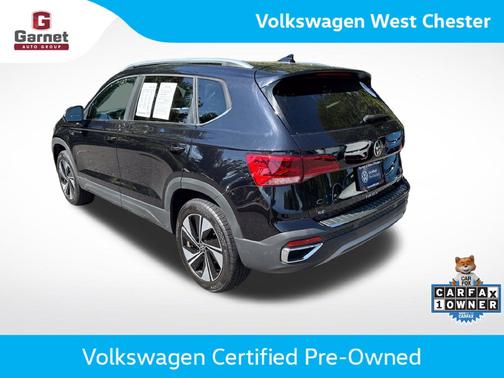 Deep Black Pearl Effect 2024 Volkswagen Taos 1.5T SE