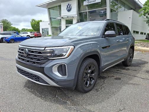 2024 Volkswagen Atlas 2.0T Peak Edition SE w/Technology