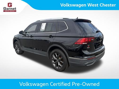 Deep Black Pearl Effect 2023 Volkswagen Tiguan 2.0T SE