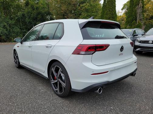 2024 Volkswagen Golf GTI 2.0T SE