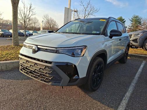 2025 Volkswagen Taos 1.5T SE Black