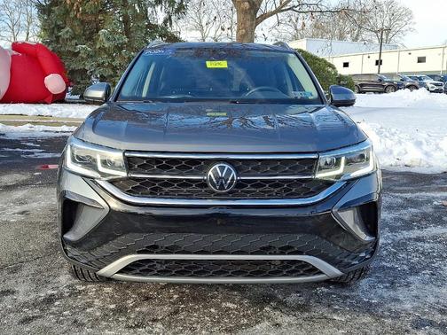 2024 Volkswagen Taos 1.5T SEL