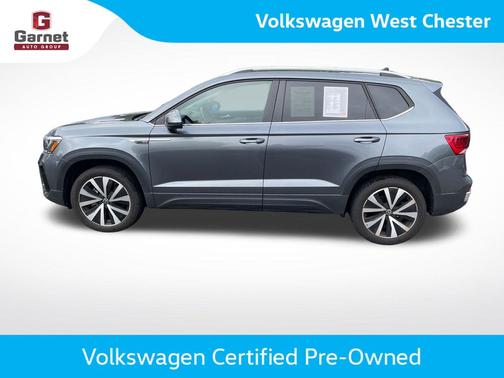 Platinum Gray Metallic 2024 Volkswagen Taos 1.5T SE