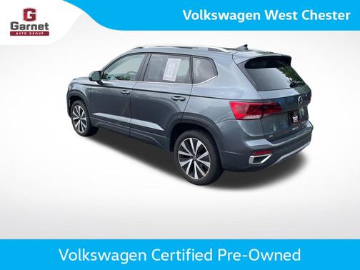 Platinum Gray Metallic 2024 Volkswagen Taos 1.5T SE