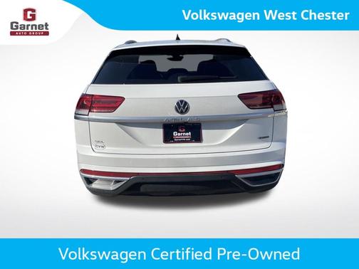 Opal White Pearl Effect 2023 Volkswagen Atlas Cross Sport 2.0T SEL