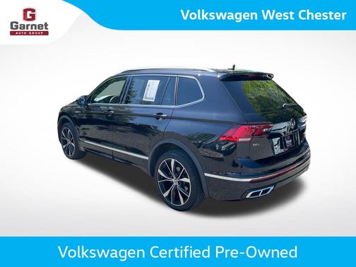 Deep Black Pearl Effect 2023 Volkswagen Tiguan 2.0T SEL R-Line