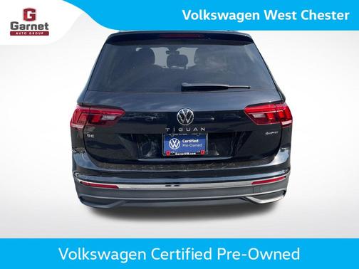 Deep Black Pearl Effect 2023 Volkswagen Tiguan 2.0T SE