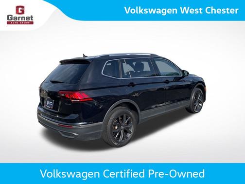 Deep Black Pearl Effect 2023 Volkswagen Tiguan 2.0T SE
