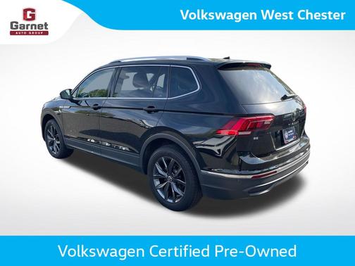 Deep Black Pearl Effect 2023 Volkswagen Tiguan 2.0T SE