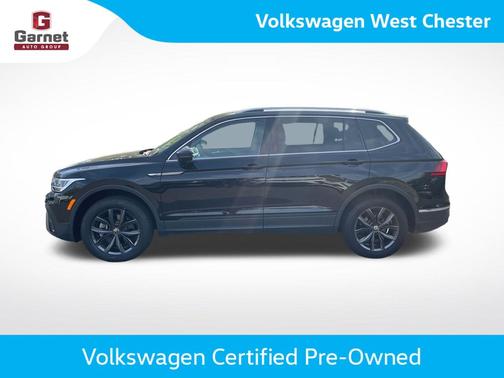 Deep Black Pearl Effect 2023 Volkswagen Tiguan 2.0T SE