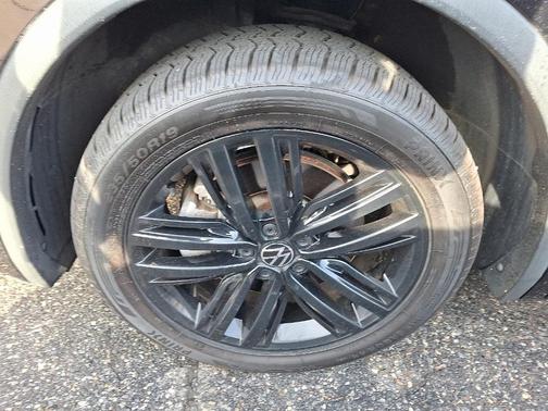 2022 Volkswagen Tiguan 2.0T SE R-Line Black