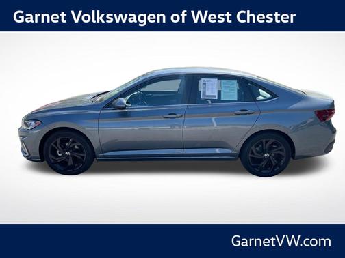 Platinum Gray Metallic 2025 Volkswagen Jetta 1.5T SE