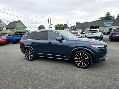 2020 Volvo XC90 T6 Momentum
