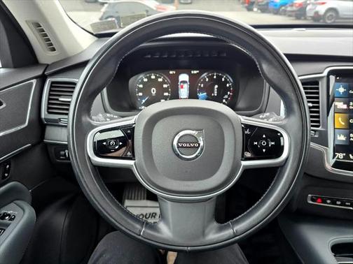 2020 Volvo XC90 T6 Momentum