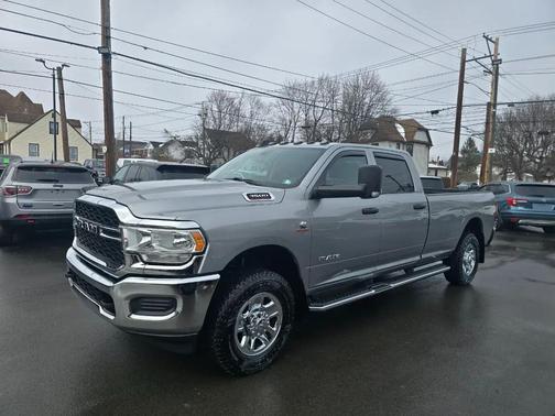 2019 RAM 3500 Tradesman Crew Cab 4x4 8' Box