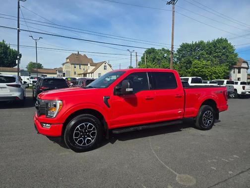 Red 2022 Ford F-150 XLT