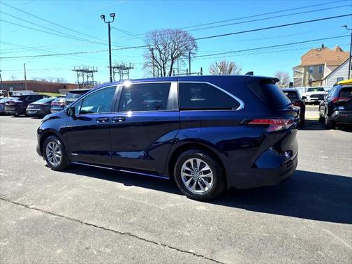 2021 Toyota Sienna LE