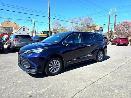 2021 Toyota Sienna LE