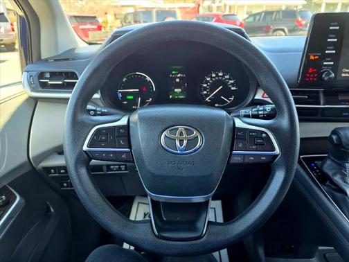 2021 Toyota Sienna LE