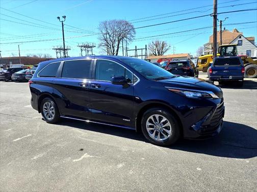 2021 Toyota Sienna LE