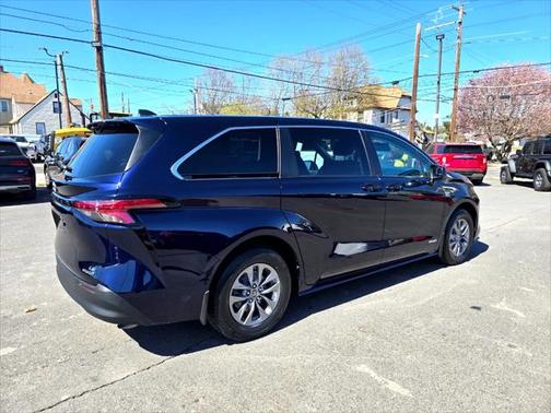 2021 Toyota Sienna LE