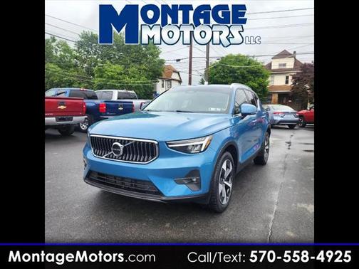 2023 Volvo XC40 B5 Plus Bright Theme