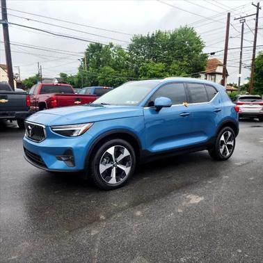 2023 Volvo XC40 B5 Plus Bright Theme