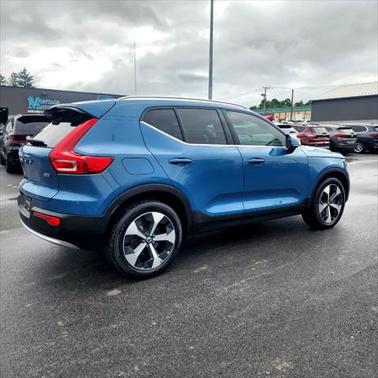 2023 Volvo XC40 B5 Plus Bright Theme