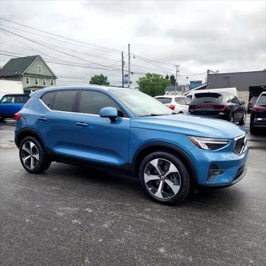 2023 Volvo XC40 B5 Plus Bright Theme