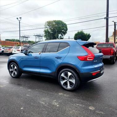 2023 Volvo XC40 B5 Plus Bright Theme