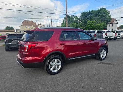 Red 2017 Ford Explorer XLT