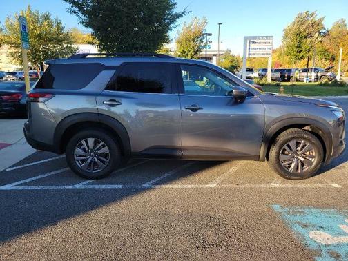 2022 Nissan Pathfinder SV 4WD