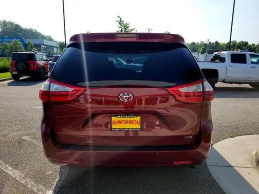 2017 Toyota Sienna XLE