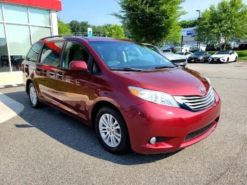 2017 Toyota Sienna XLE