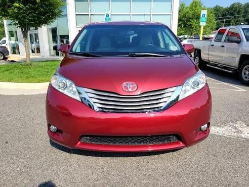 2017 Toyota Sienna XLE