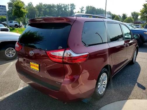 2017 Toyota Sienna XLE