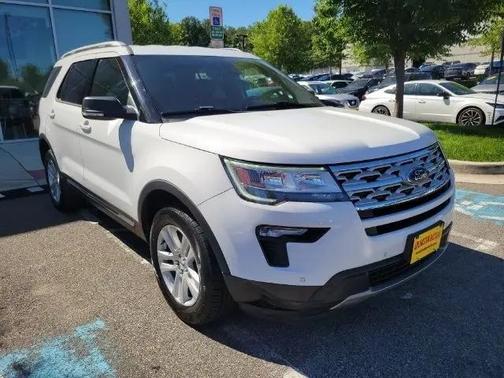 White Platinum Metallic Tri-Coat 2019 Ford Explorer XLT
