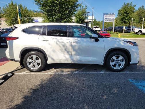 2022 Toyota Highlander LE
