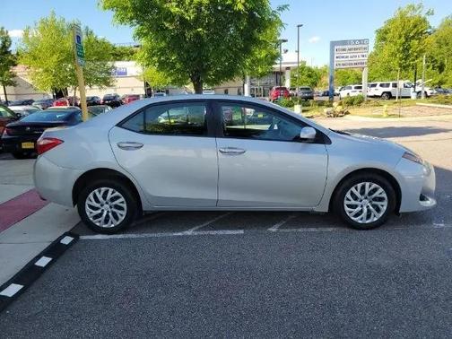 Classic Silver Metallic 2017 Toyota Corolla LE