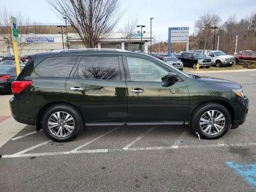 2019 Nissan Pathfinder SV