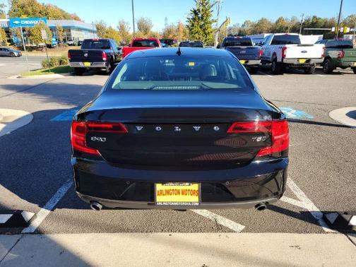 2018 Volvo S90 T5 Momentum