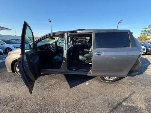 2019 Toyota Sienna SE