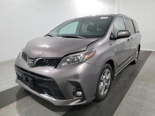 2019 Toyota Sienna SE